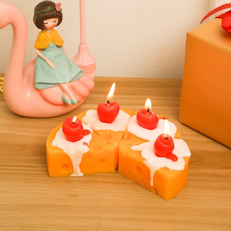 INS Creative Cream Strawberry Cake Scented Candle, Party Favor Photo Prop, Restaurant Decoration, Soy Wax Candle