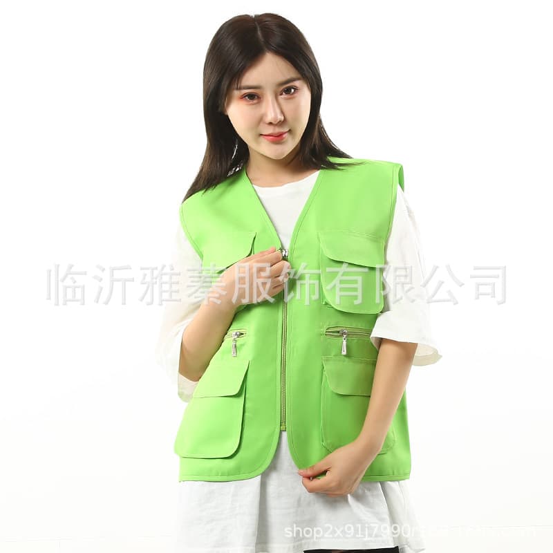 Photo studio advertising T-shirts, volunteer vests, photographer's work vests, printed lettering and logo volunteer vests