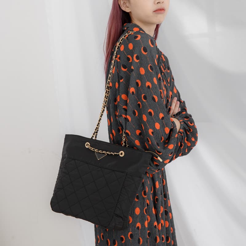 New Diamond Quilted Chain Women's Bag Large Capacity Tote Bag Fashion Casual Ladies Solid Color Shoulder Crossbody Bag Women