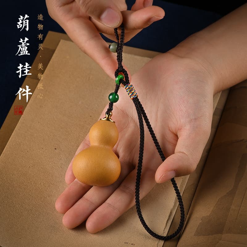 Chinese style hand-twisted gourd retro keychain/key ring, collectible gourd hand-woven pendant for men.