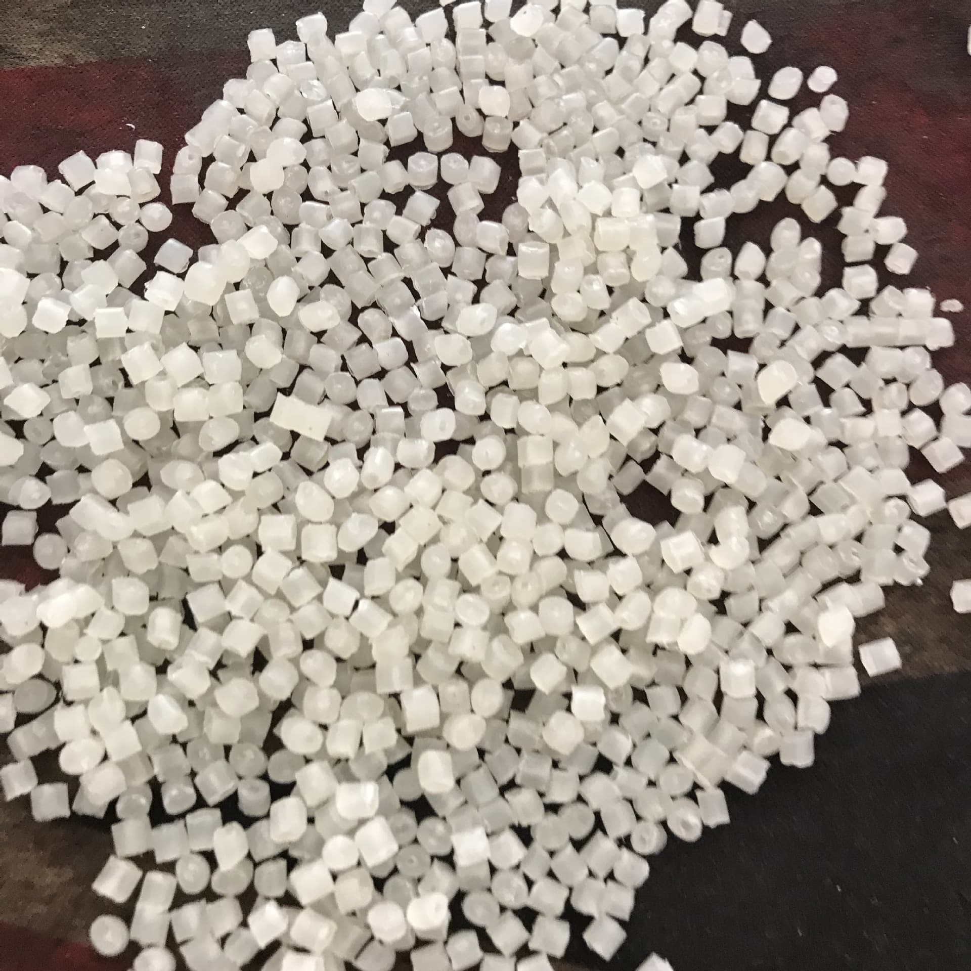 Factory sales of transparent/semi-transparent PP crushed recycled pellets for injection molding and drawing