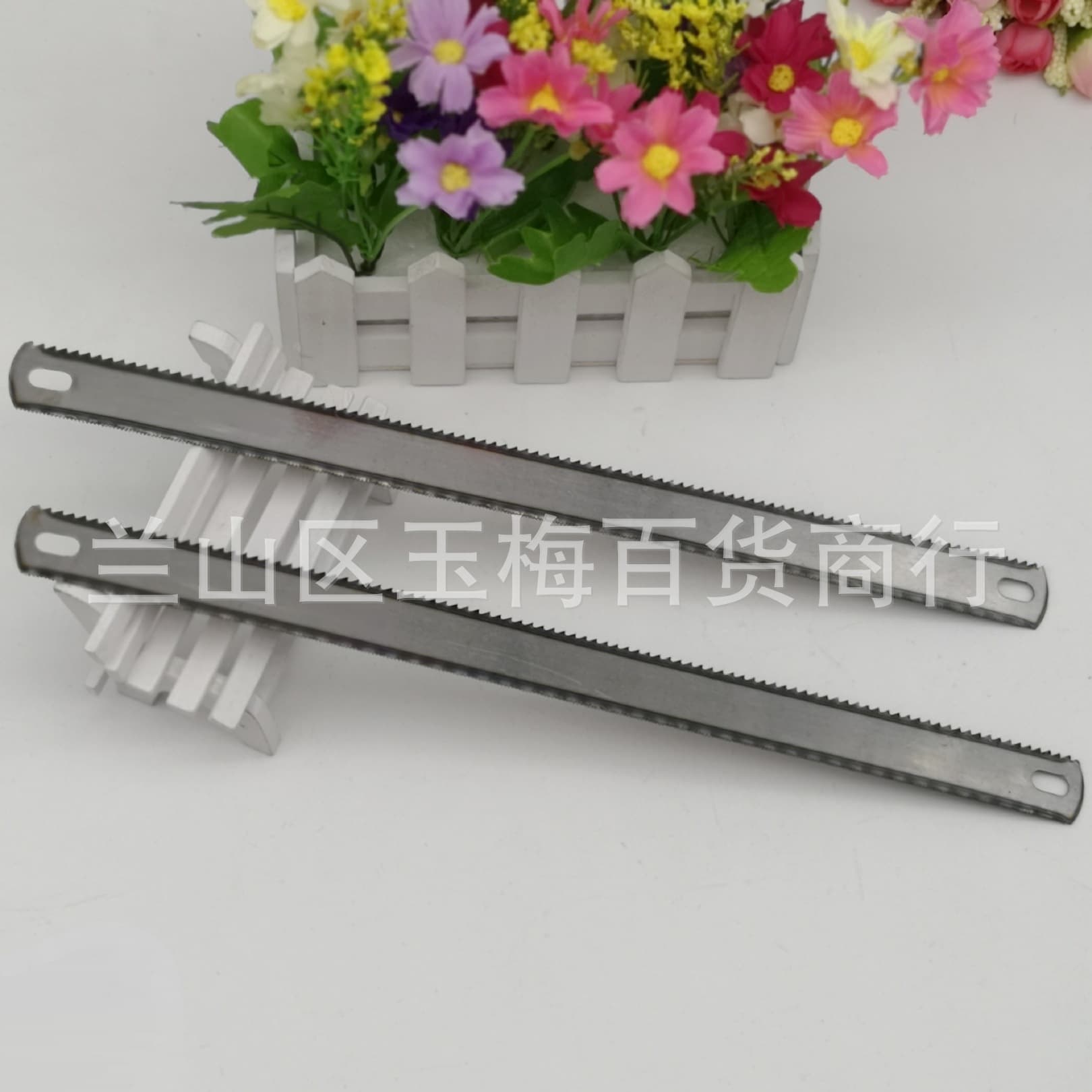 Widened double-sided steel saw blades for hand woodworking, dollar store hardware.