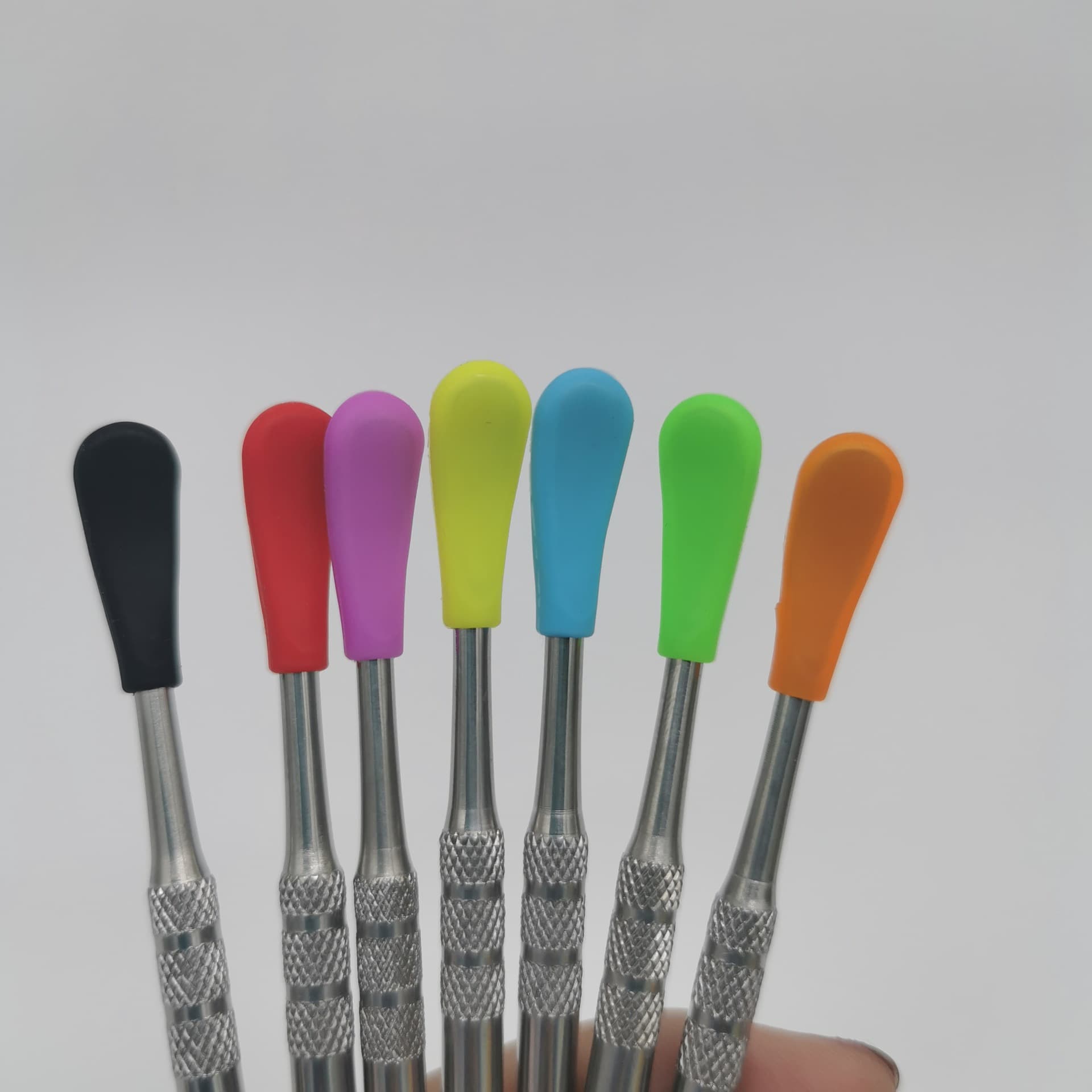 Metal oil scoop with silicone sleeve, oil scraping spoon cover, stainless steel ear pick, silicone dab rig tool.