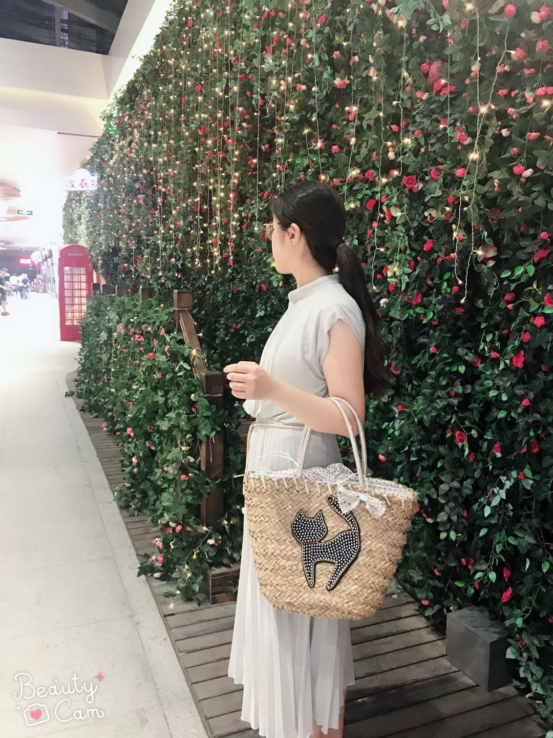 Mitsubishi straw tote bag, rhinestone-studded cartoon cat shoulder bag, European and American style straw woven bag, casual vacation beach bag.