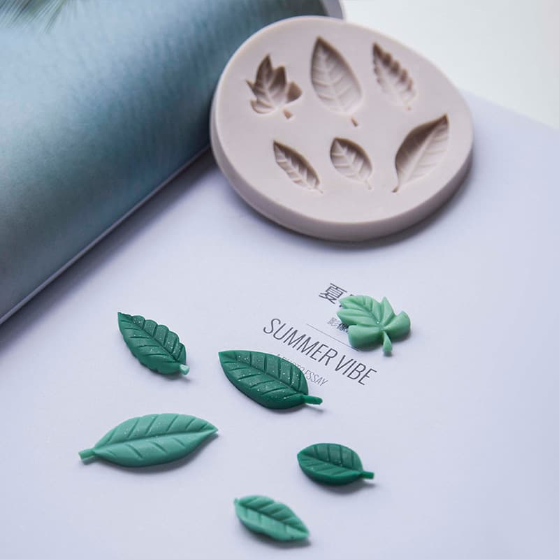 In Stock Multi-Connected Small Leaf Decoration Resin Plaster Candle Silicone Mold
