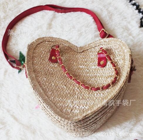 Straw-stitched heart-shaped bag, three-way straw bag (shoulder, handbag, crossbody), fashionable, casual, and versatile shopping bag.