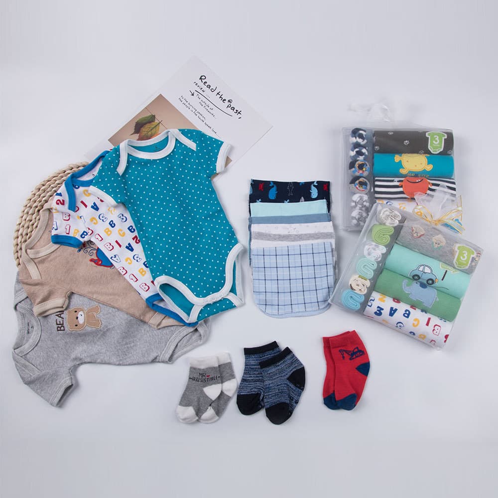 Baby romper + socks and handkerchief set, pure cotton baby short-sleeved triangle romper with sandbag gift box.