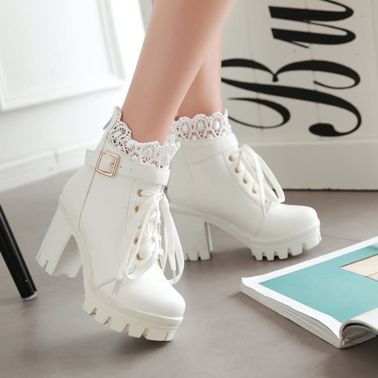 Wholesale New Martin Boots for Export, Large Size Short Boots with Lace-Up, High Platform Women's Boots L
