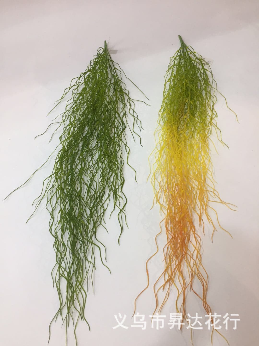 Factory direct sales of simulated wall-mounted rattan dragon beard hanging plastic aquatic plant ceiling and wall decorations for home decoration wholesale