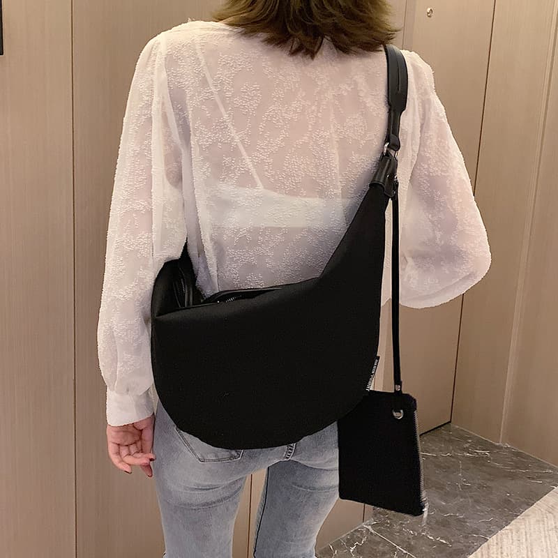 Canvas shoulder bag, large capacity, chest bag, women's casual and fashionable crossbody bag, dumpling bag, 2020 new style, class bag.