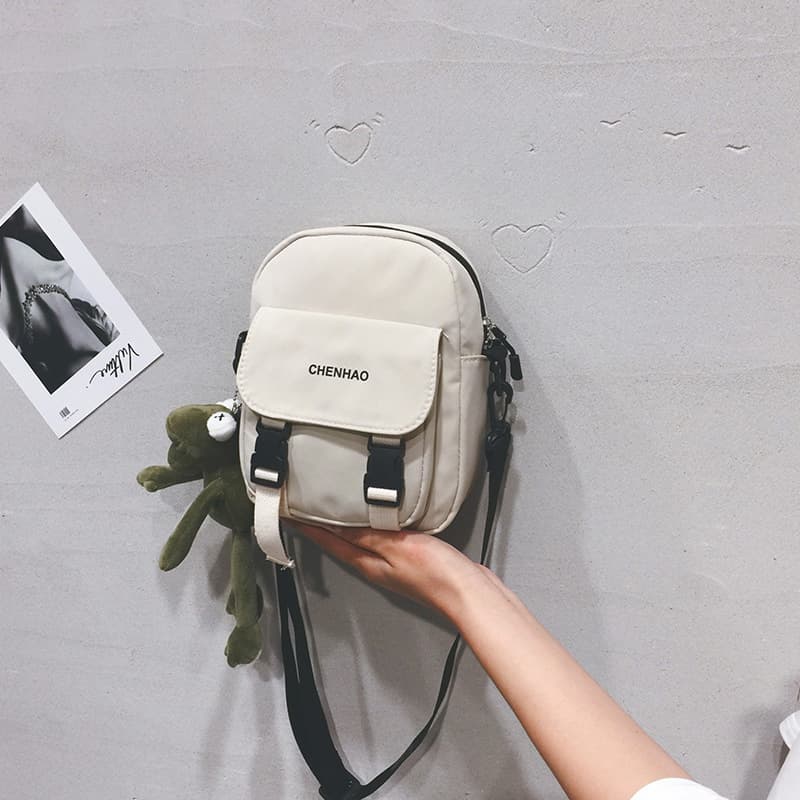 Super popular women's mini bag, 2023 new style, trendy and versatile, suitable for students, wide strap, crossbody, clubbing, Hong Kong style chic shoulder bag.