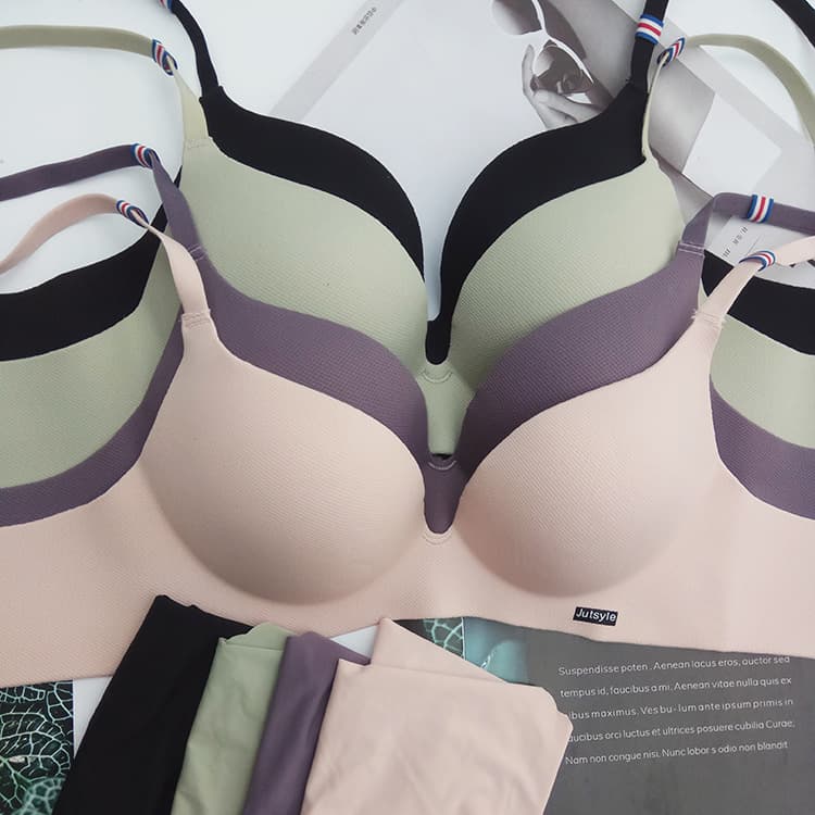 New One-Piece Seamless Smooth Gathered Comfortable Breathable Bra British Ice Silk Small Bust Women's Underwear #6135