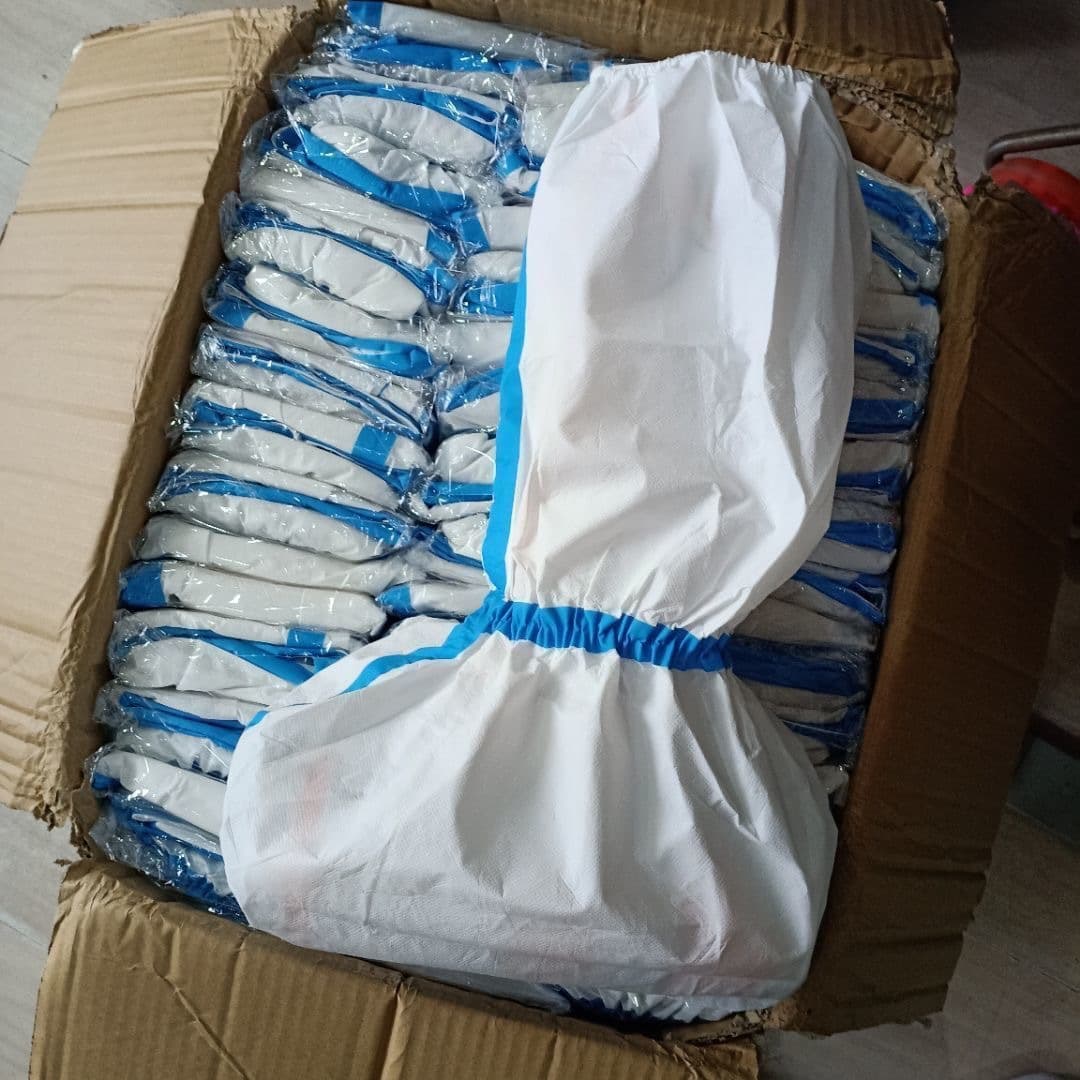 Non-Woven Medical Shoe Covers Disposable White Boot Covers Striped Long Isolation Protective PE Coated SMS Waterproof