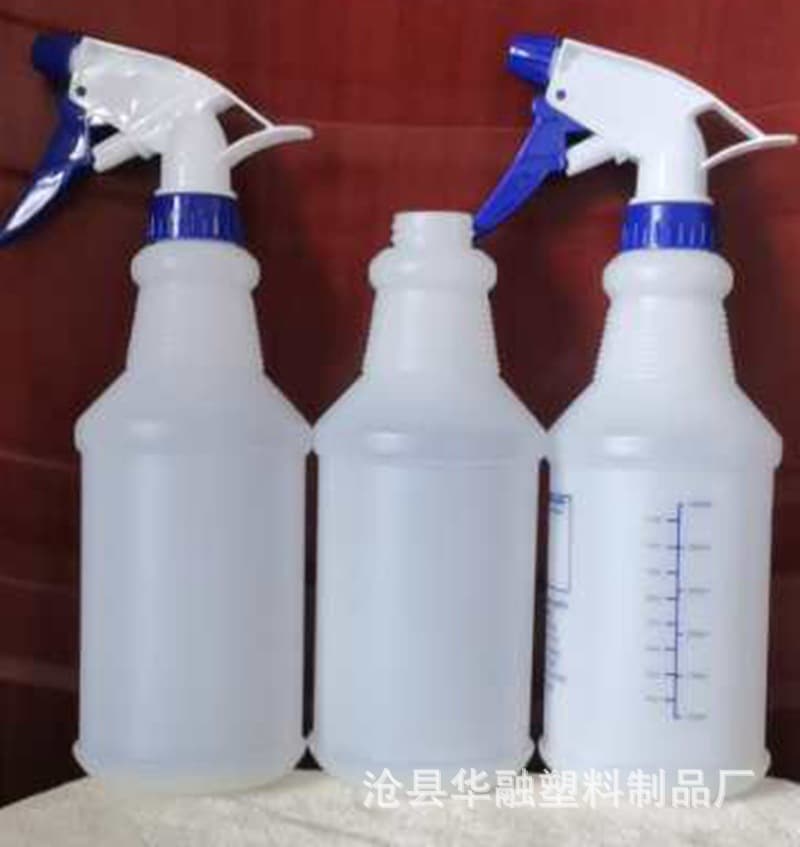 500ml to 1000ml plastic spray bottles with threaded screw-on caps, available in various colors and specifications for liquid refills.