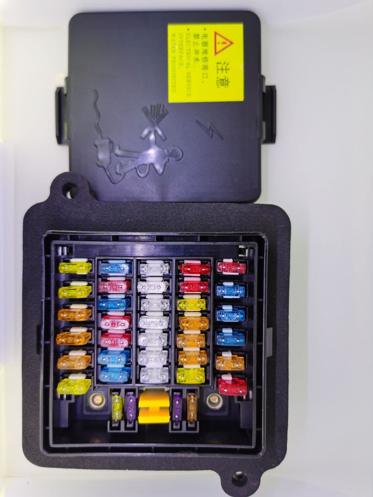 33-Way Dongfeng Tianjin Automotive Fuse Box Assembly with Connecting Wires, Sanhuan Automotive Fuse Box Fuse Blade Fuse