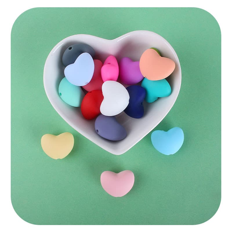 Children's heart-shaped silicone beads, baby teething bracelet, pacifier chain, anti-drop chain DIY jewelry, heart-shaped small accessories