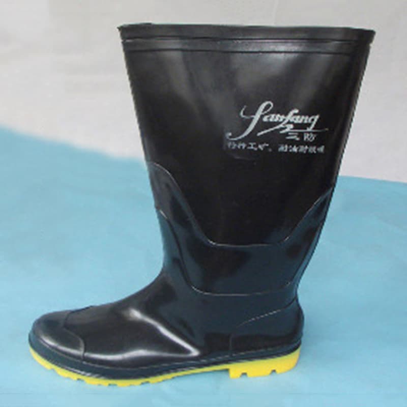 Industrial and Mining Rubber Shoes, Black Rainproof Protective Labor Safety Shoes, Outdoor Travel Work Shoes with Slip, Acid, and Corrosion Resistance