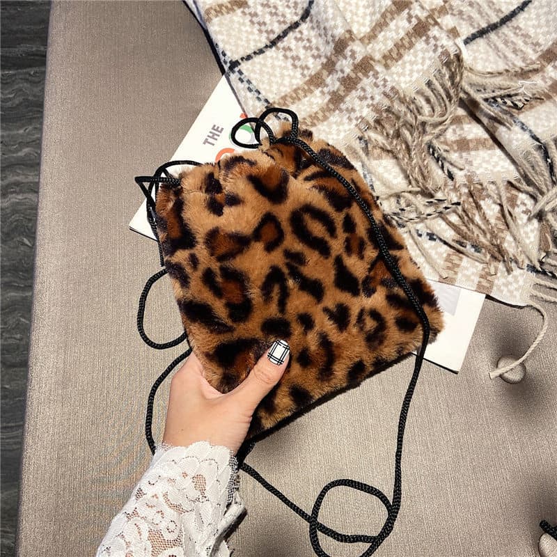 2019 Autumn/Winter New Leopard Print Furry Bucket Bag for Women, Unique Creative Niche Single Shoulder Crossbody Fashion Handbag