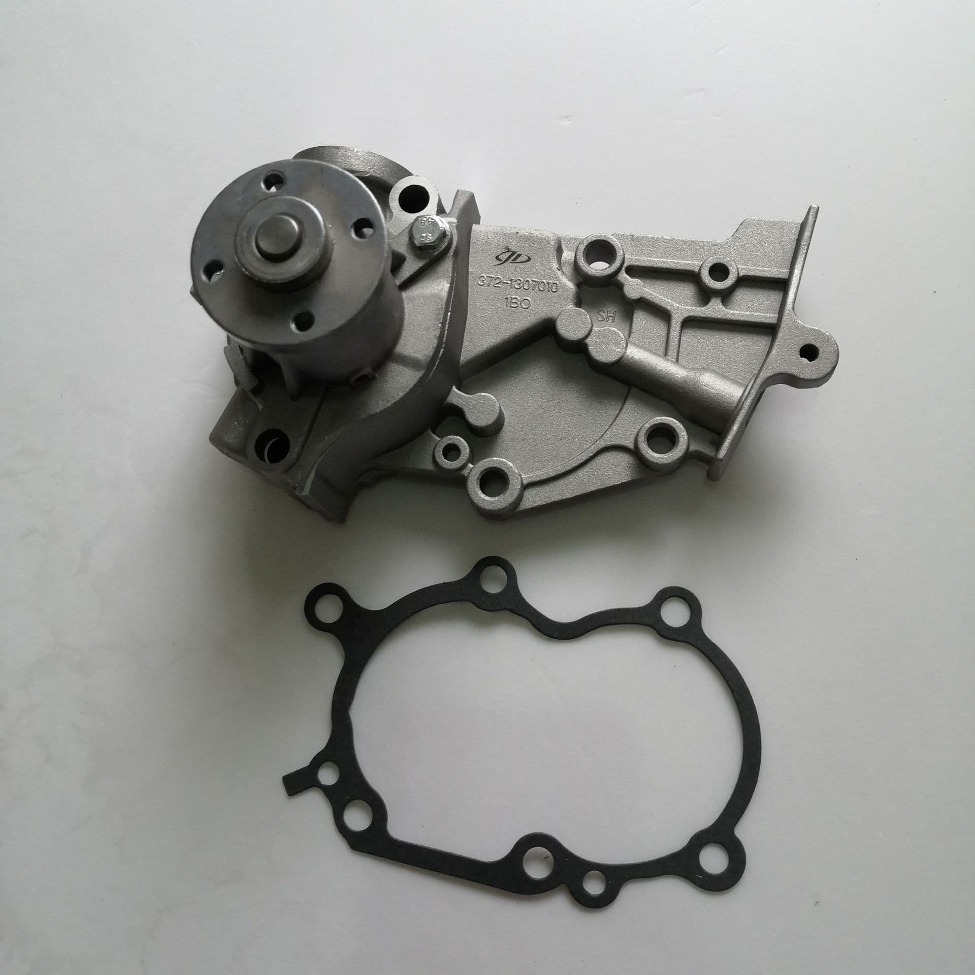 Compatible with Chery QQ QQ3 SQR372 SQR472 Water Pump Assembly 372-1307010