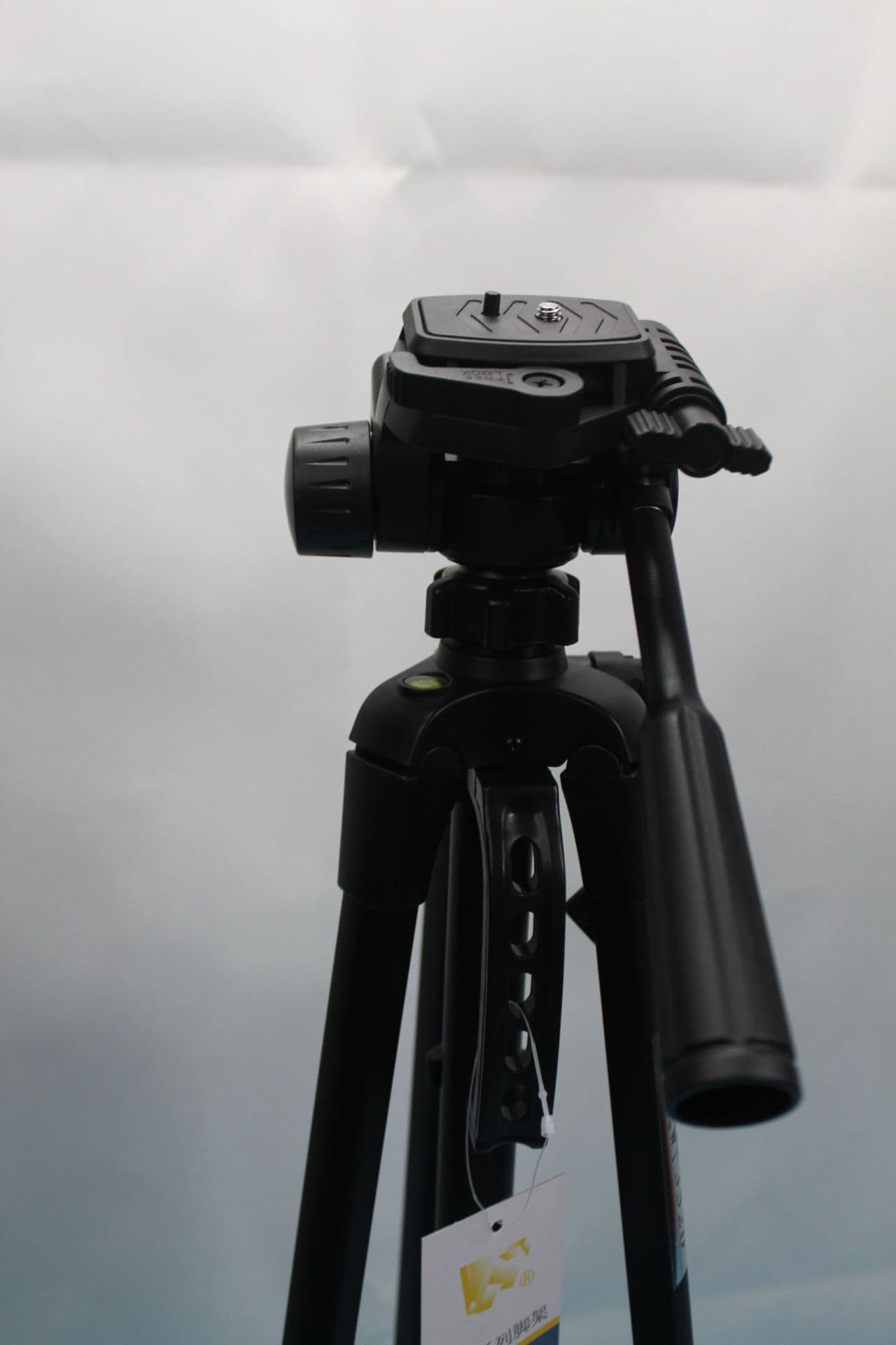 Weifeng WT3520 Aluminum Alloy Lightweight Tripod for Digital Cameras, Mirrorless Cameras, Fishing Light Stand