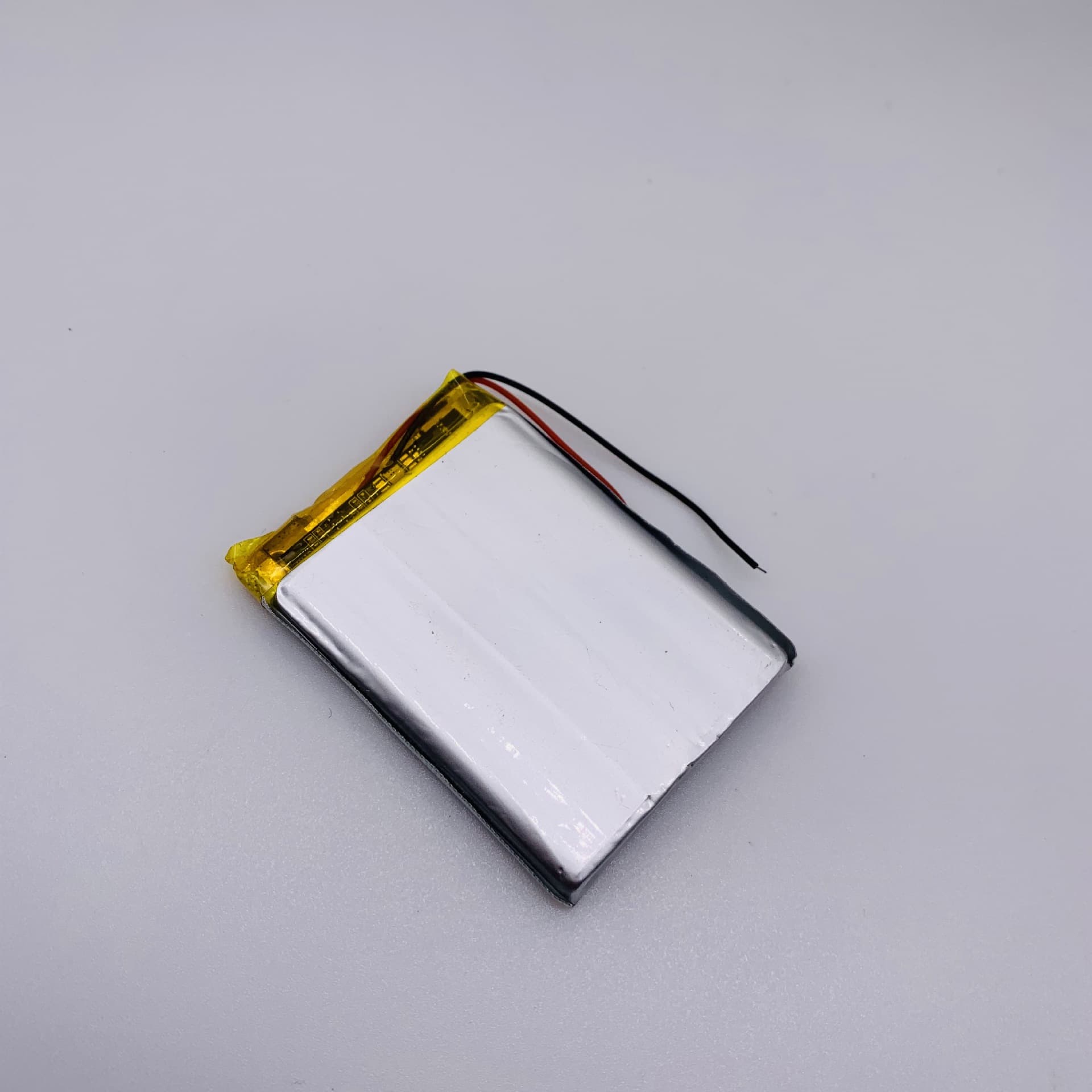 3.7V Polymer Lithium Battery 704665 2000mAh for GPS, Game Console PSP Built-in, Mosquito Repellent Lamp Battery