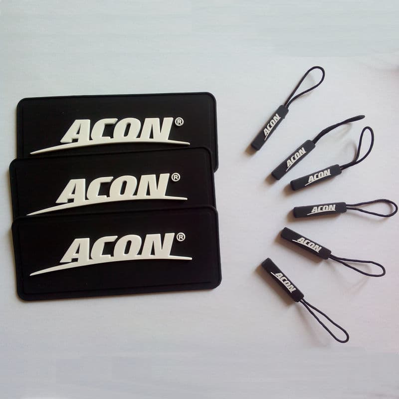 Processing PVC epoxy resin labels, badges, and high-frequency epoxy resin tags and hangers.