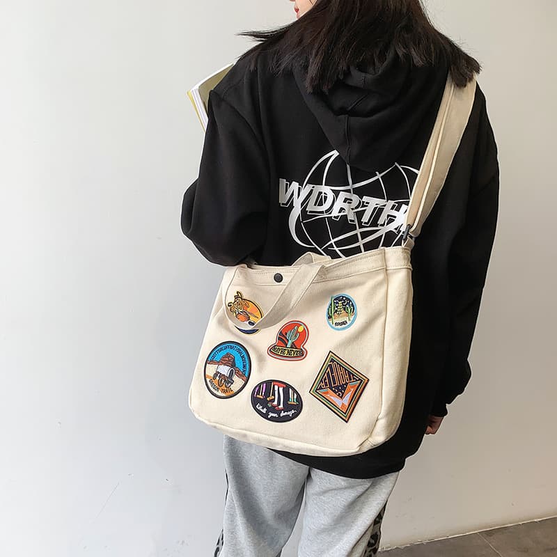 New Canvas Women's Bag, Hong Kong Style Embroidery Badge, Artistic Solid Color Shoulder Bag for High School and College Students, Tutoring Bag