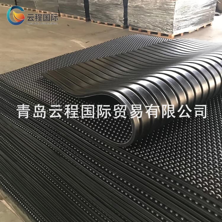 Piglet rubber mats, farrowing bed insulation pads, 6mm cloth-reinforced pig pen nursery mats, Yuncheng brand.