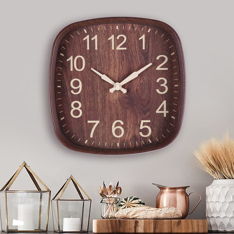 Wholesale imitation wood grain wall clock 12-inch simple living room clock creative wall clock quartz clock custom delivery