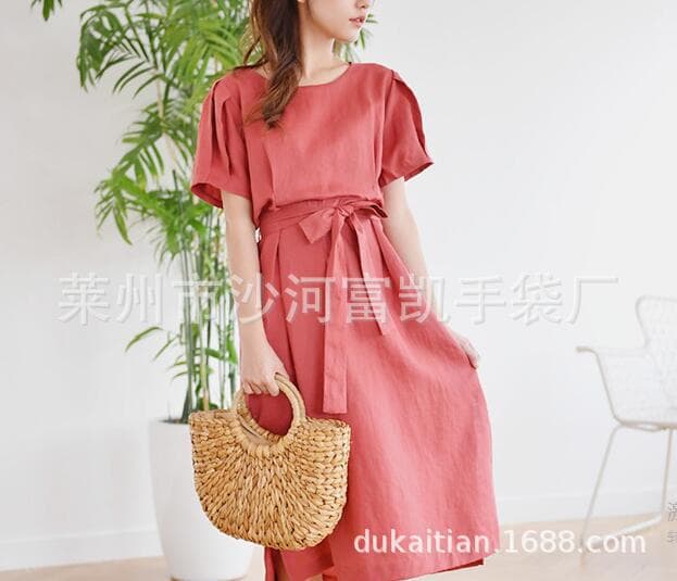 New half-moon shaped straw woven bag, handbag, plant weaving craft bag, women's summer fashion beach bag casual bag.