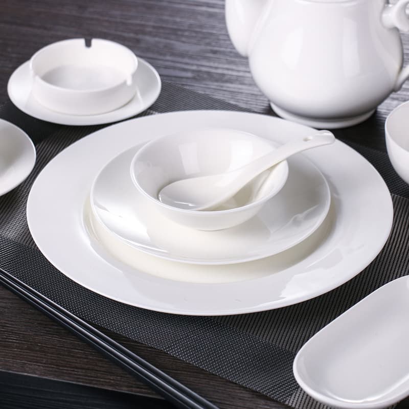Factory direct sales of hotel ceramic tableware set, pure white three-piece set, restaurant bone plate, bowl, soup spoon, teacup wholesale.