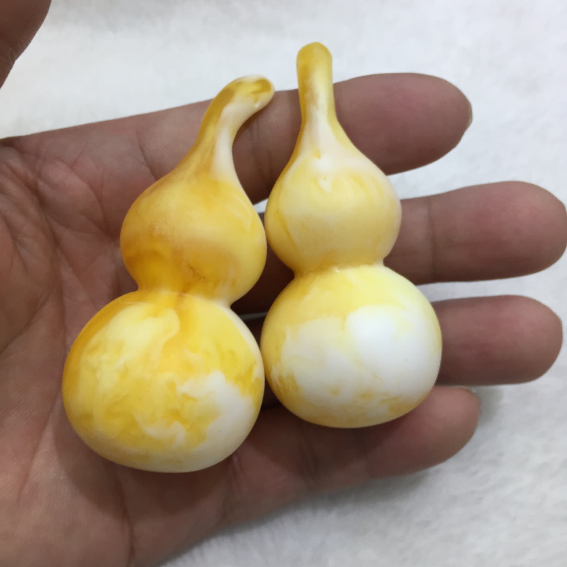Factory wholesale live frosted with fragrance high imitation second generation amber beeswax fluorescent floating water fairy flower pendant