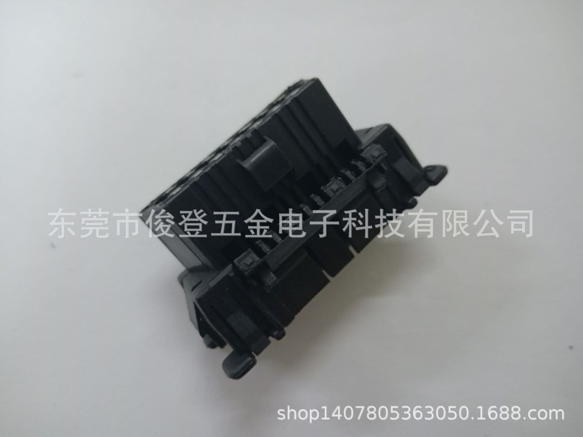 Manufacturer sells OBD2 female connectors, suitable for Toyota and Nissan vehicle series