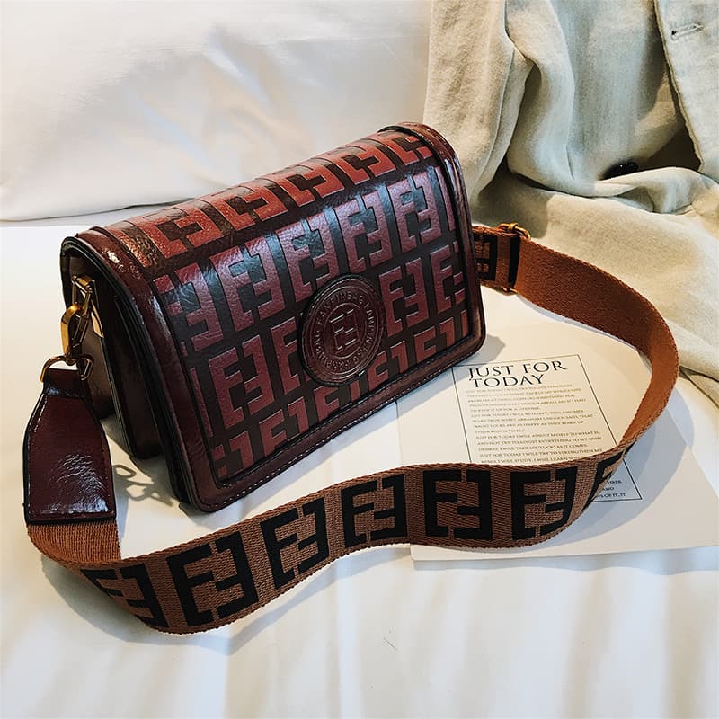 Retro forest style small square bag for women 2019 new trendy Hong Kong style textured one-shoulder small bag versatile wideband crossbody bag