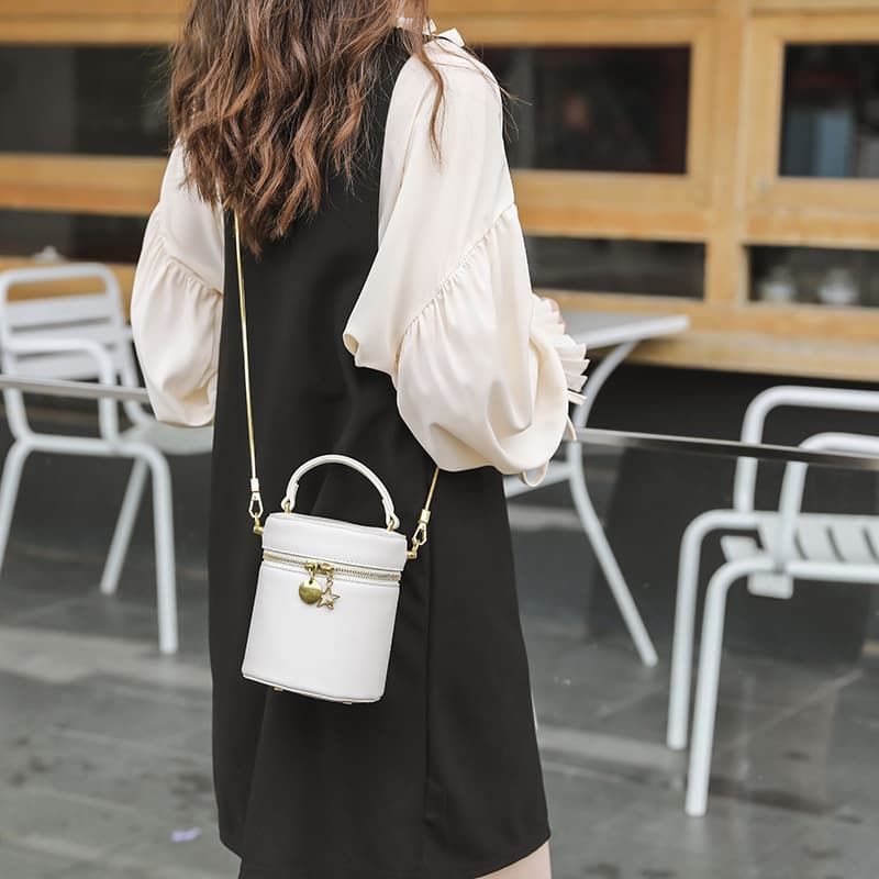 2020 New Crossbody Bag, Handheld Small Bucket Bag, Soft Ladies Bag, Fashion Chain Round Barrel Bag