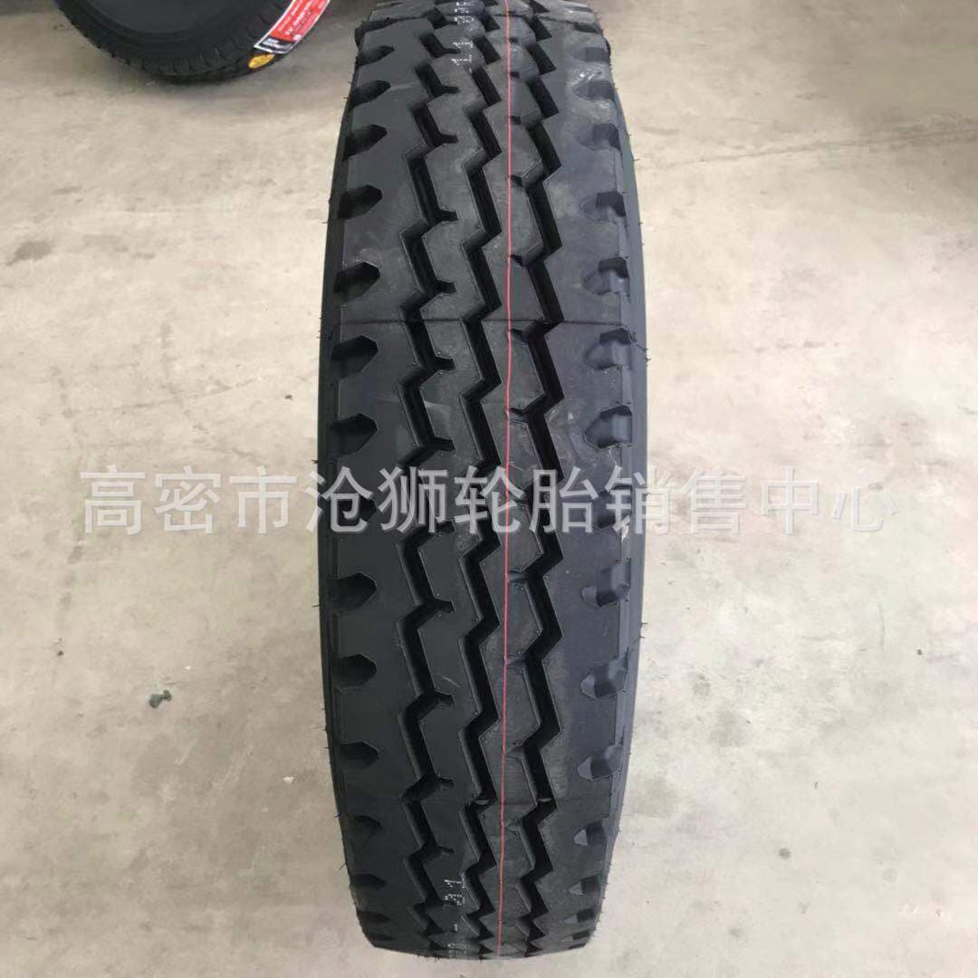 Manufacturer Supply Trailer Flatbed Truck Tires 11R22.5 Truck Steel Belted Tubeless Tires