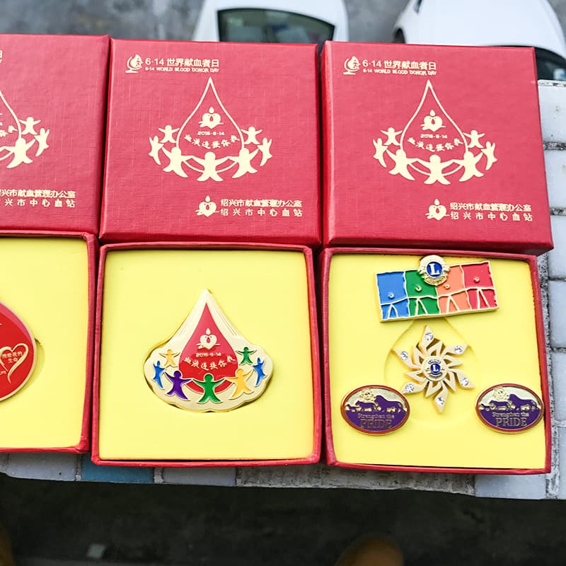 Shaoxing Blood Donation Commemorative Badge Customization, Blood Drop Brooch Customization, Heart-shaped Badge Custom Pure Copper Blood Donation Badge Production