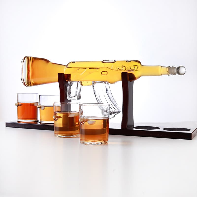 High borosilicate glass ak47 gun-shaped creative shape glass bottle four cups and one shot matching whiskey and red wine decanter