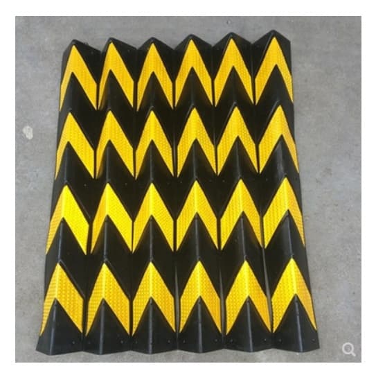 Factory direct sales of garage rubber reflective corner guards, column corner guards, right-angle anti-collision strips, and corner protection warning strips.