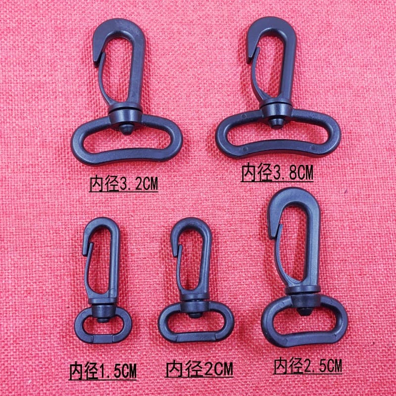 In stock: plastic rotating hooks, dog hooks, and other luggage accessories. Available in various colors and with anti-slip properties.