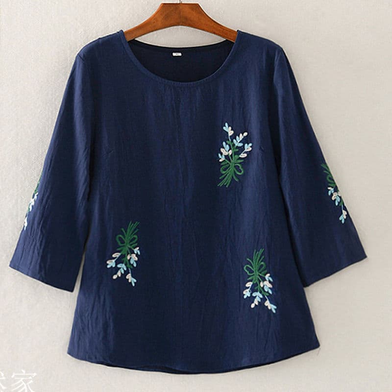 Plus-Size Women's Clothing 2022 Autumn Retro Loose Embroidered T-Shirt Women's Three-Quarter Sleeve Base Layer Top, One-Piece Drop Shipping