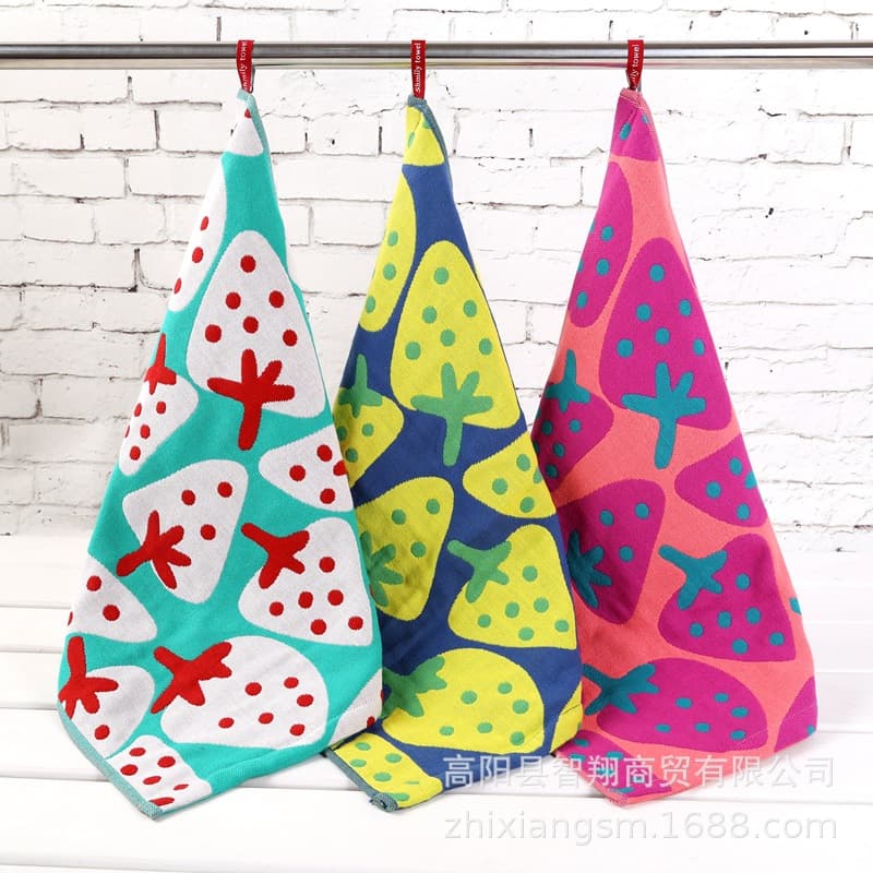 Zhiyang towel, four-layer cotton jacquard gauze strawberry party square towel, soft absorbent kitchen towel factory price wholesale