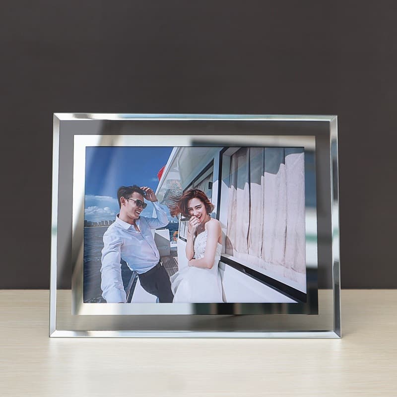 Wholesale creative photo frames, tabletop A4 certificates of honor frames, factory direct sales of 5, 6, 7, and 8-inch crystal and glass photo frames.