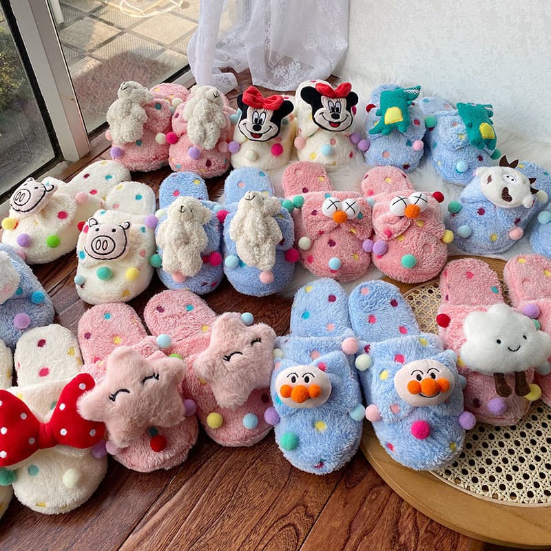 New winter cute cartoon plush dorm room slippers for women, bear indoor warm cotton slippers.