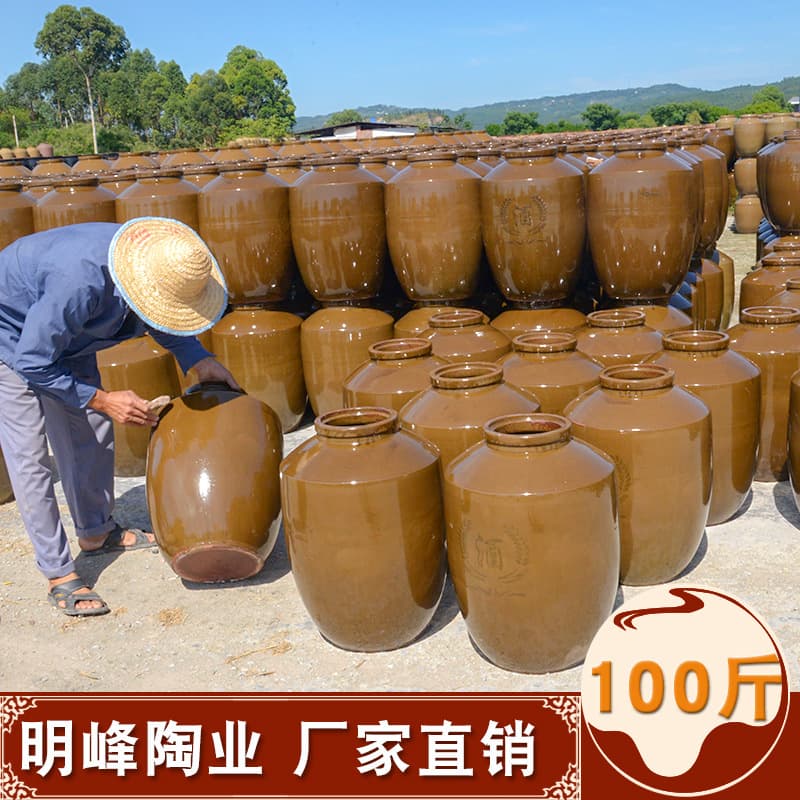 Sichuan Rongxian Mingfeng Pottery's earthenware wine jar with flat lid, 100 jin capacity for aging alcohol.