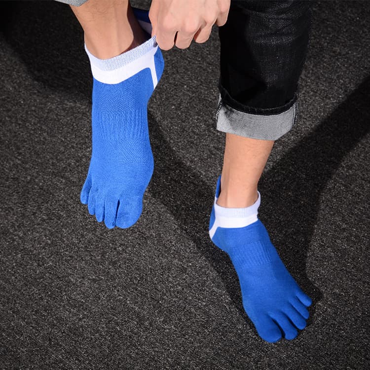 Hot-Selling Spring/Summer Men's Sports Outdoor Style Split-Toe Socks - Color-Block Casual Breathable Mid-Calf Five-Toe Socks for Men