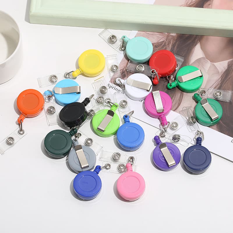 Solid Color Outdoor Retractable Pull-Tab Clip with Cable Puller for ID Cards