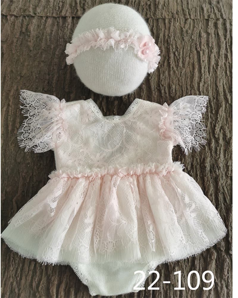 Newborn baby photography, children's and infant baby themed photography, costumes and props, full moon and 100-day photos.