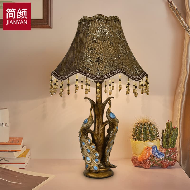 European and American retro resin table lamp wholesale Villa living room bedroom bedside table lamp hotel room decoration night light
