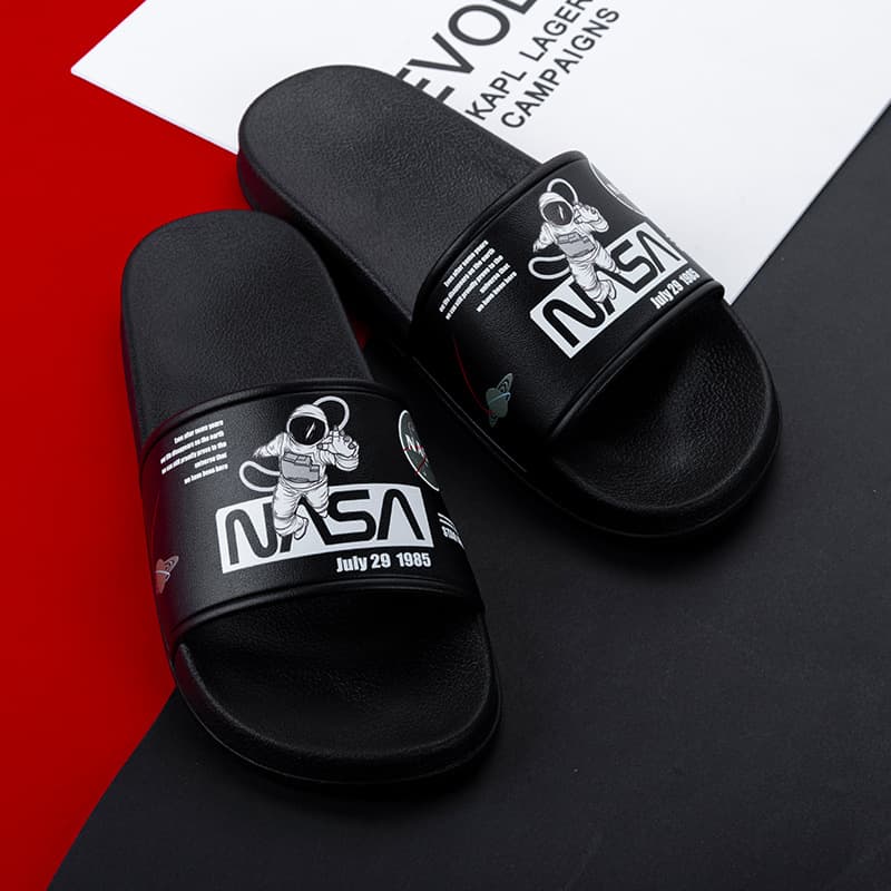 Men's Summer Slippers Fashion Brand Flip Flops Women's Indoor Anti-Slip Bathroom Sandals Couple Home Slippers Wholesale
